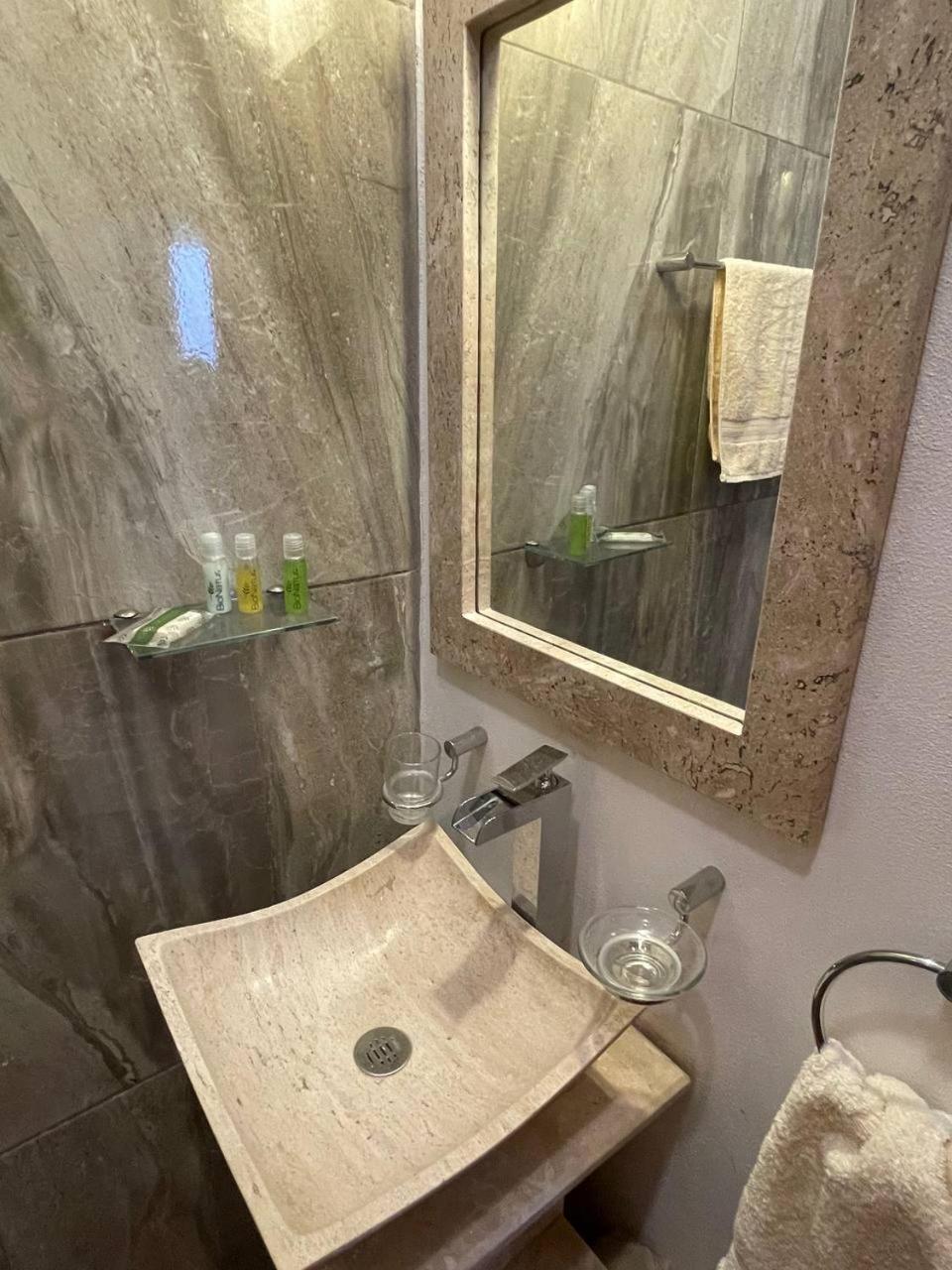 مدينة مكسيكو Suites C O V A D O N G A الغرفة الصورة